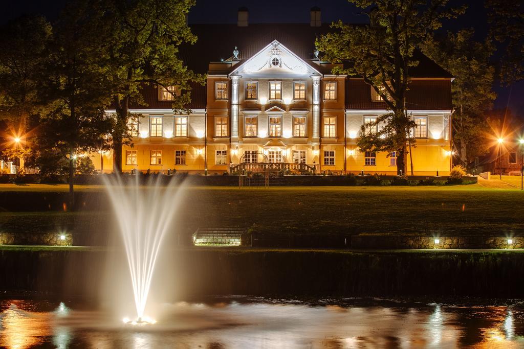 Malpils Manor Hotell Eksteriør bilde
